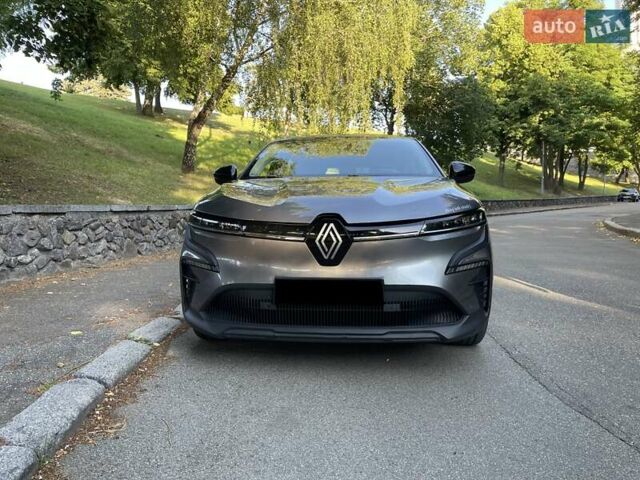 Серый Рено Megane E-Tech, объемом двигателя 0 л и пробегом 83 тыс. км за 19900 $, фото 1 на Automoto.ua