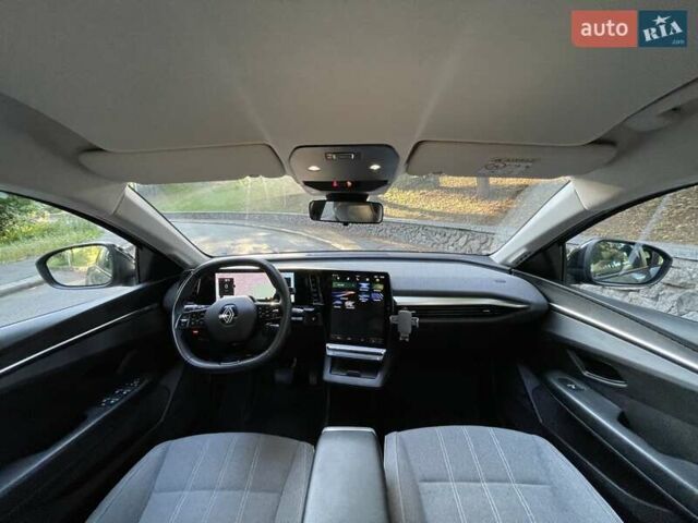 Серый Рено Megane E-Tech, объемом двигателя 0 л и пробегом 83 тыс. км за 19900 $, фото 10 на Automoto.ua