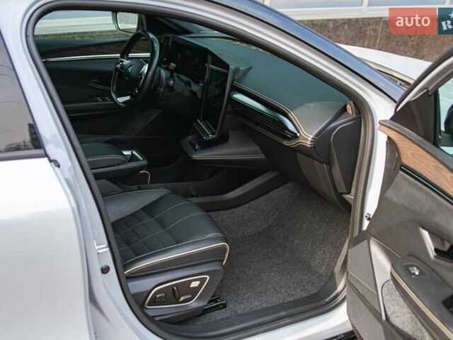 Серый Рено Megane E-Tech, объемом двигателя 0 л и пробегом 54 тыс. км за 22800 $, фото 13 на Automoto.ua