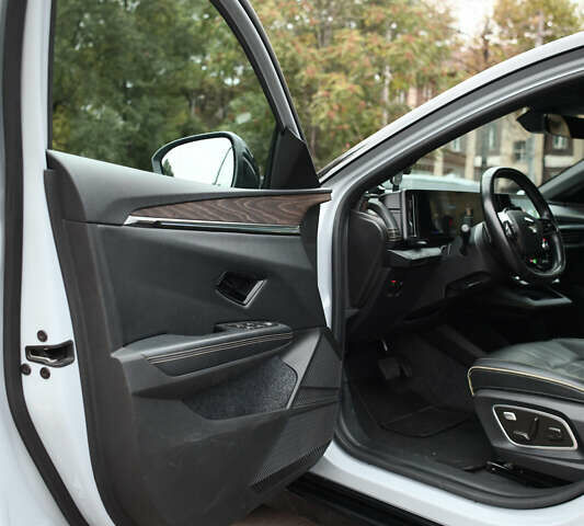 Серый Рено Megane E-Tech, объемом двигателя 0 л и пробегом 60 тыс. км за 22000 $, фото 11 на Automoto.ua