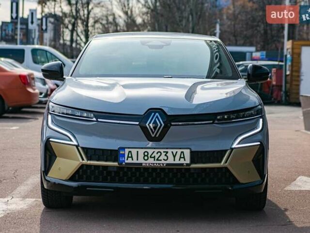 Серый Рено Megane E-Tech, объемом двигателя 0 л и пробегом 54 тыс. км за 22800 $, фото 2 на Automoto.ua