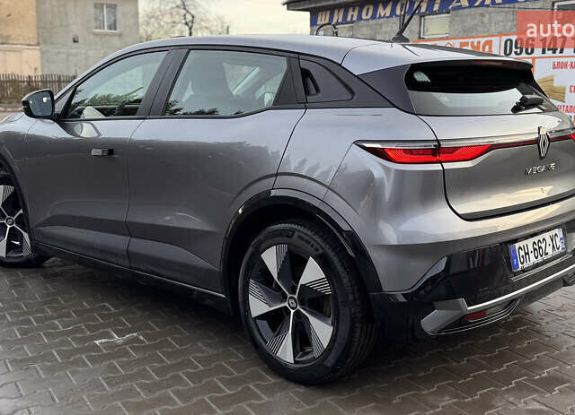Серый Рено Megane E-Tech, объемом двигателя 0 л и пробегом 88 тыс. км за 19500 $, фото 2 на Automoto.ua