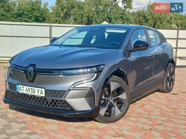 Серый Рено Megane E-Tech, объемом двигателя 0 л и пробегом 42 тыс. км за 18900 $, фото 3 на Automoto.ua