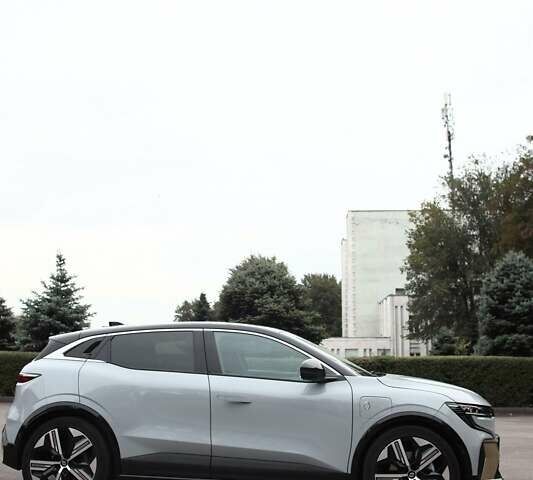 Серый Рено Megane E-Tech, объемом двигателя 0 л и пробегом 60 тыс. км за 22000 $, фото 15 на Automoto.ua