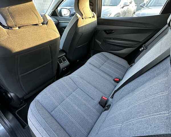 Серый Рено Megane E-Tech, объемом двигателя 0 л и пробегом 90 тыс. км за 19450 $, фото 21 на Automoto.ua