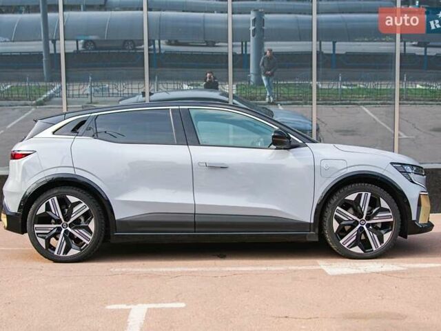 Серый Рено Megane E-Tech, объемом двигателя 0 л и пробегом 54 тыс. км за 22800 $, фото 6 на Automoto.ua