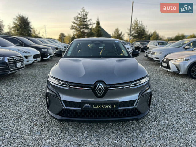 Серый Рено Megane E-Tech, объемом двигателя 0 л и пробегом 90 тыс. км за 19450 $, фото 3 на Automoto.ua