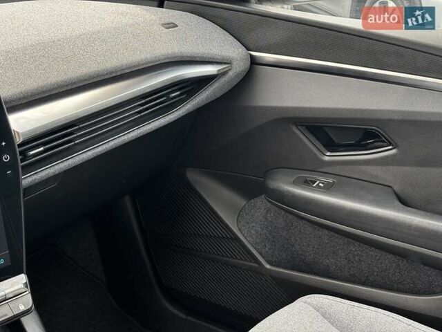 Серый Рено Megane E-Tech, объемом двигателя 0 л и пробегом 134 тыс. км за 17999 $, фото 23 на Automoto.ua