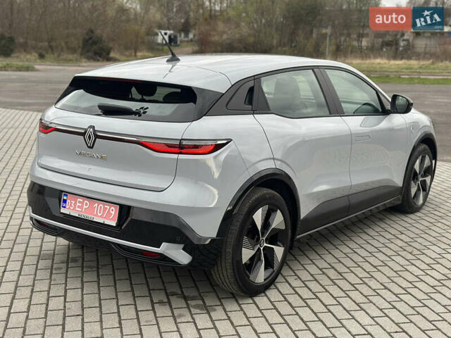 Серый Рено Megane E-Tech, объемом двигателя 0 л и пробегом 68 тыс. км за 19900 $, фото 4 на Automoto.ua