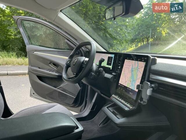 Серый Рено Megane E-Tech, объемом двигателя 0 л и пробегом 83 тыс. км за 19900 $, фото 11 на Automoto.ua