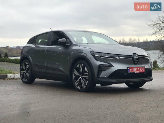 Серый Рено Megane E-Tech, объемом двигателя 0 л и пробегом 41 тыс. км за 19600 $, фото 3 на Automoto.ua