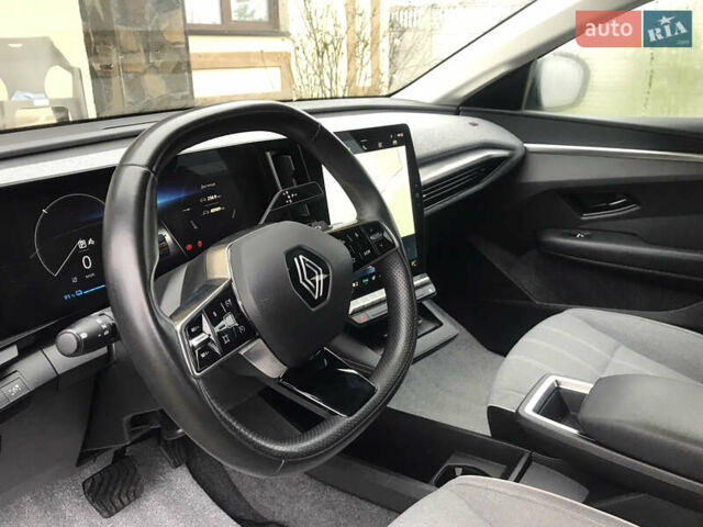 Серый Рено Megane E-Tech, объемом двигателя 0 л и пробегом 41 тыс. км за 19600 $, фото 19 на Automoto.ua
