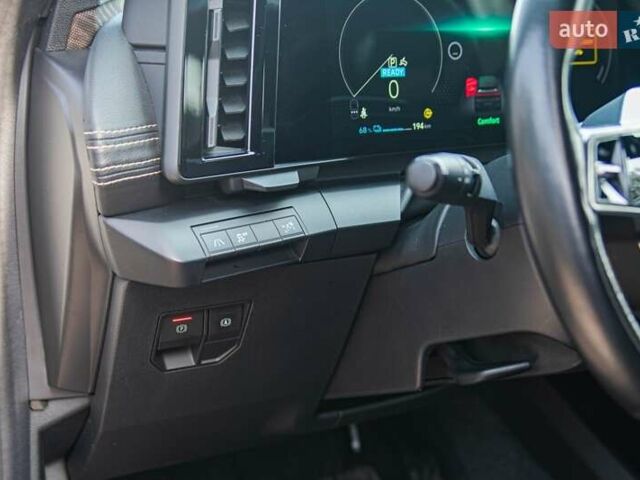 Серый Рено Megane E-Tech, объемом двигателя 0 л и пробегом 54 тыс. км за 22800 $, фото 19 на Automoto.ua