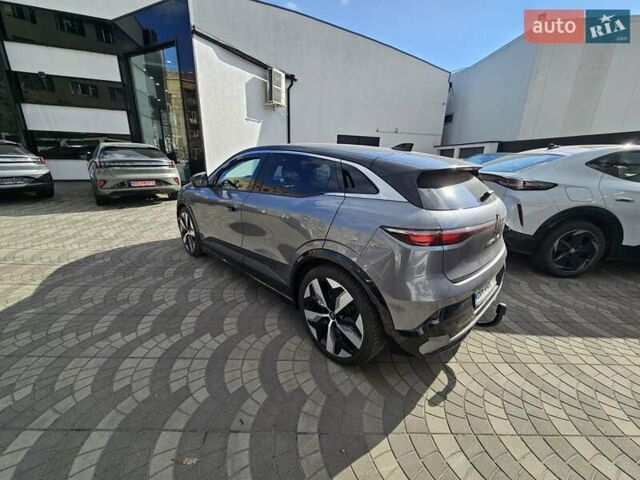 Серый Рено Megane E-Tech, объемом двигателя 0 л и пробегом 16 тыс. км за 25900 $, фото 3 на Automoto.ua