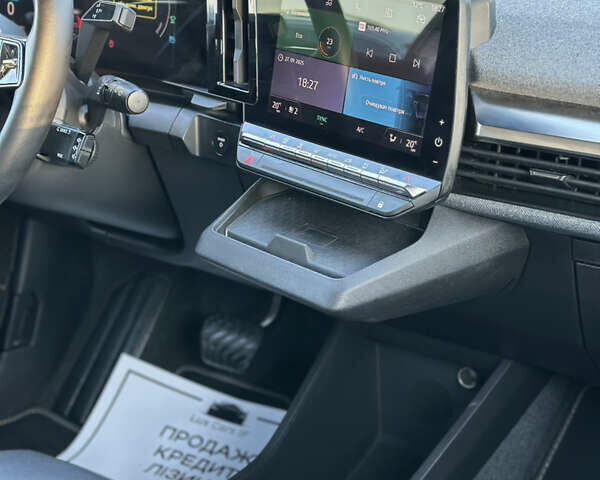 Серый Рено Megane E-Tech, объемом двигателя 0 л и пробегом 90 тыс. км за 19450 $, фото 32 на Automoto.ua