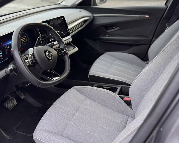 Серый Рено Megane E-Tech, объемом двигателя 0 л и пробегом 88 тыс. км за 19500 $, фото 13 на Automoto.ua