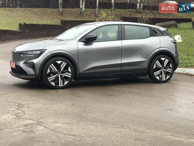 Серый Рено Megane E-Tech, объемом двигателя 0 л и пробегом 41 тыс. км за 19600 $, фото 5 на Automoto.ua