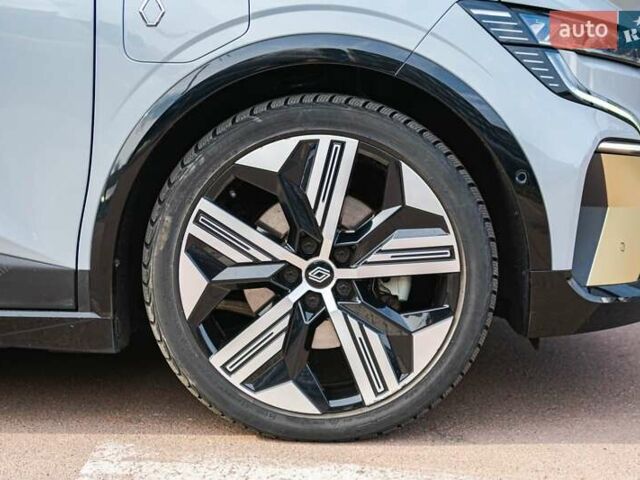 Серый Рено Megane E-Tech, объемом двигателя 0 л и пробегом 54 тыс. км за 22800 $, фото 5 на Automoto.ua