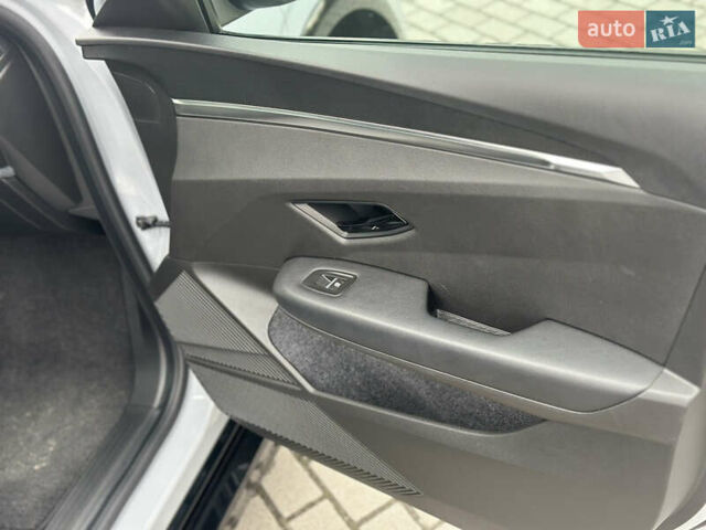 Серый Рено Megane E-Tech, объемом двигателя 0 л и пробегом 68 тыс. км за 19900 $, фото 14 на Automoto.ua