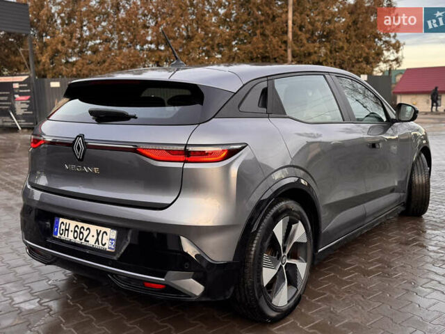 Серый Рено Megane E-Tech, объемом двигателя 0 л и пробегом 88 тыс. км за 19500 $, фото 3 на Automoto.ua