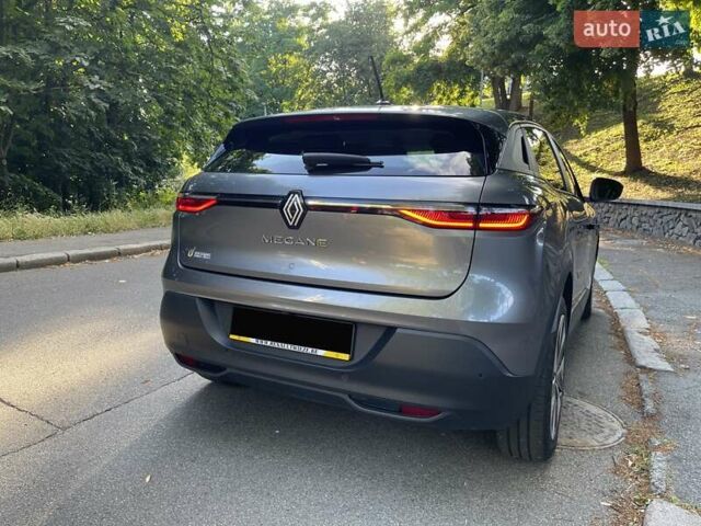 Серый Рено Megane E-Tech, объемом двигателя 0 л и пробегом 83 тыс. км за 19900 $, фото 6 на Automoto.ua