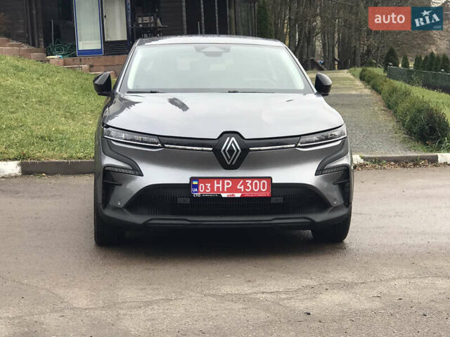 Серый Рено Megane E-Tech, объемом двигателя 0 л и пробегом 41 тыс. км за 19600 $, фото 1 на Automoto.ua
