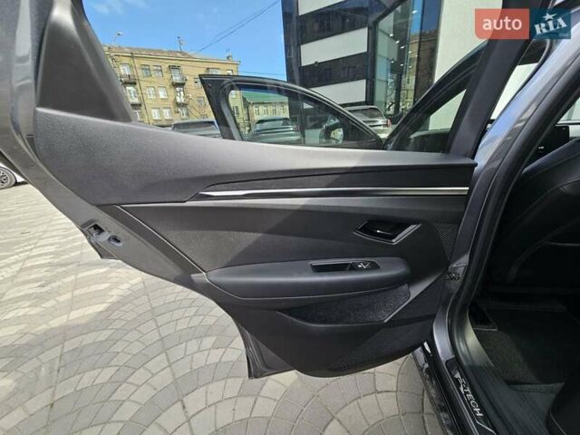 Серый Рено Megane E-Tech, объемом двигателя 0 л и пробегом 16 тыс. км за 25900 $, фото 9 на Automoto.ua