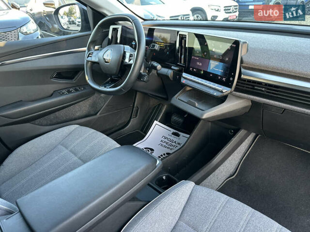 Серый Рено Megane E-Tech, объемом двигателя 0 л и пробегом 90 тыс. км за 19450 $, фото 27 на Automoto.ua
