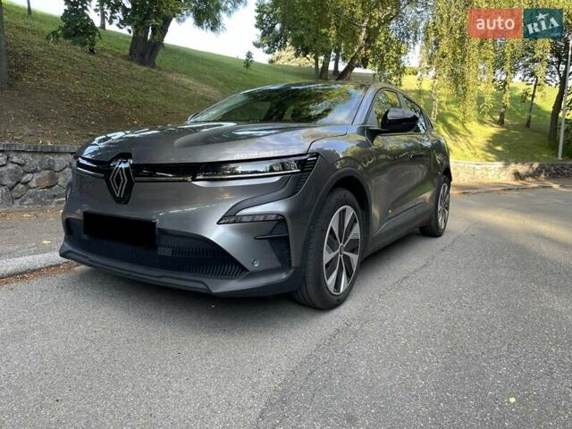Серый Рено Megane E-Tech, объемом двигателя 0 л и пробегом 83 тыс. км за 19900 $, фото 2 на Automoto.ua