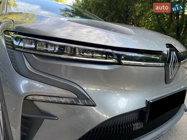 Серый Рено Megane E-Tech, объемом двигателя 0 л и пробегом 83 тыс. км за 19900 $, фото 8 на Automoto.ua
