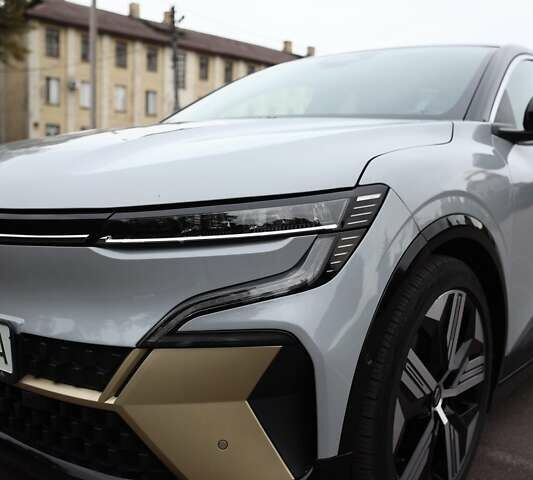 Серый Рено Megane E-Tech, объемом двигателя 0 л и пробегом 60 тыс. км за 22000 $, фото 13 на Automoto.ua