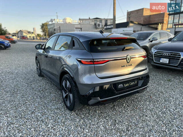 Серый Рено Megane E-Tech, объемом двигателя 0 л и пробегом 90 тыс. км за 19450 $, фото 8 на Automoto.ua