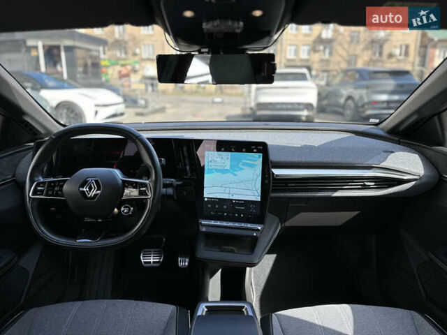 Серый Рено Megane E-Tech, объемом двигателя 0 л и пробегом 15 тыс. км за 26900 $, фото 15 на Automoto.ua