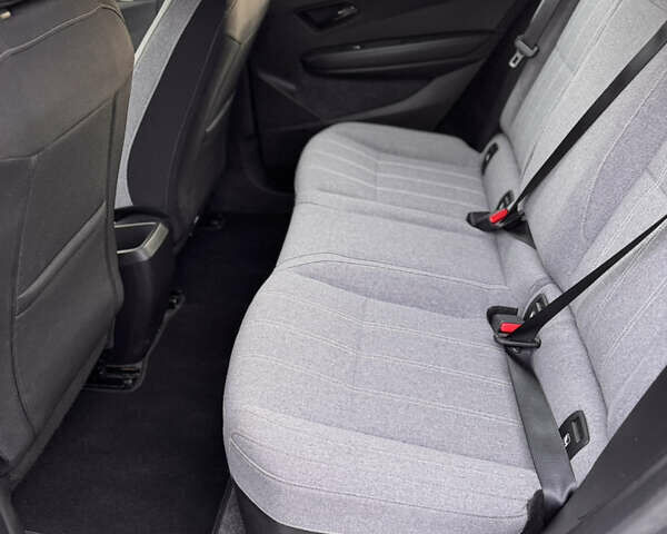 Серый Рено Megane E-Tech, объемом двигателя 0 л и пробегом 88 тыс. км за 19500 $, фото 15 на Automoto.ua