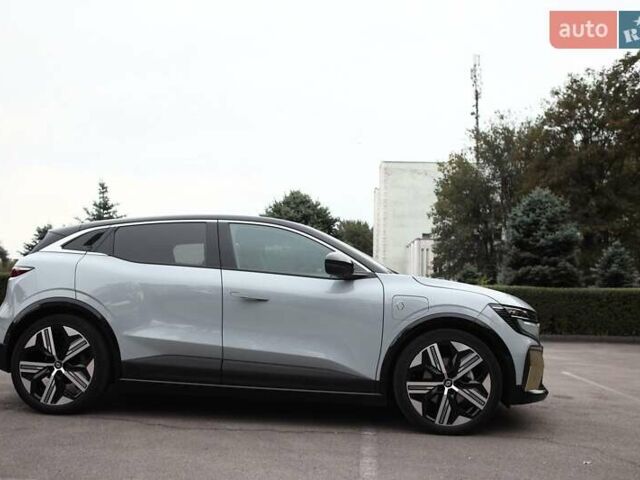 Серый Рено Megane E-Tech, объемом двигателя 0 л и пробегом 60 тыс. км за 22000 $, фото 17 на Automoto.ua
