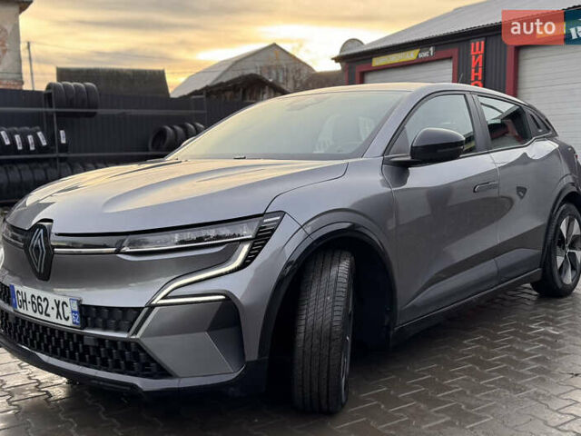 Серый Рено Megane E-Tech, объемом двигателя 0 л и пробегом 88 тыс. км за 19500 $, фото 1 на Automoto.ua