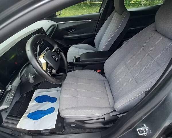 Сірий Рено Megane E-Tech, об'ємом двигуна 0 л та пробігом 42 тис. км за 18900 $, фото 22 на Automoto.ua