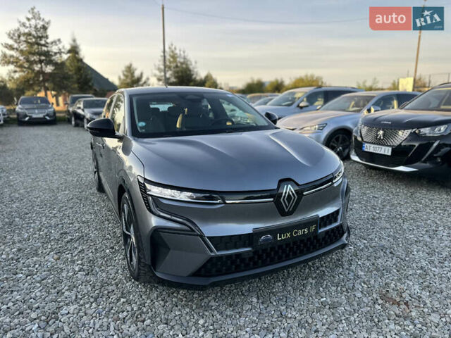 Серый Рено Megane E-Tech, объемом двигателя 0 л и пробегом 90 тыс. км за 19450 $, фото 2 на Automoto.ua
