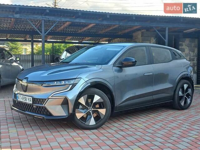 Серый Рено Megane E-Tech, объемом двигателя 0 л и пробегом 42 тыс. км за 18900 $, фото 2 на Automoto.ua