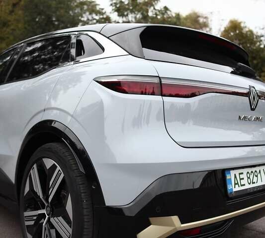 Серый Рено Megane E-Tech, объемом двигателя 0 л и пробегом 60 тыс. км за 22000 $, фото 16 на Automoto.ua