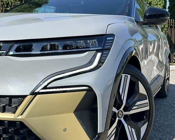 Серый Рено Megane E-Tech, объемом двигателя 0 л и пробегом 51 тыс. км за 23500 $, фото 12 на Automoto.ua