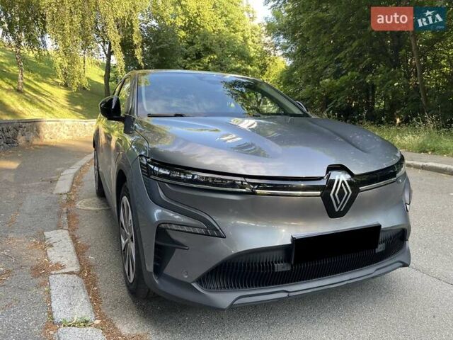 Серый Рено Megane E-Tech, объемом двигателя 0 л и пробегом 83 тыс. км за 19900 $, фото 7 на Automoto.ua