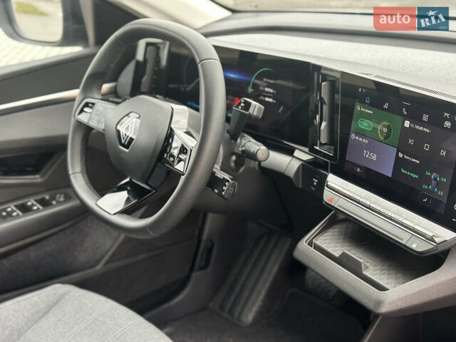 Серый Рено Megane E-Tech, объемом двигателя 0 л и пробегом 68 тыс. км за 19900 $, фото 15 на Automoto.ua