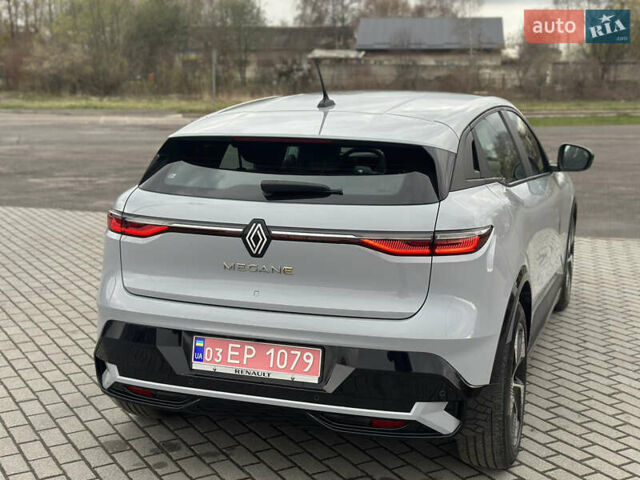 Серый Рено Megane E-Tech, объемом двигателя 0 л и пробегом 68 тыс. км за 19900 $, фото 5 на Automoto.ua