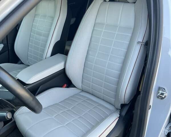 Серый Рено Megane E-Tech, объемом двигателя 0 л и пробегом 51 тыс. км за 23500 $, фото 20 на Automoto.ua