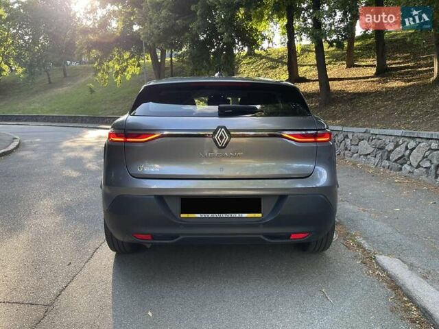 Серый Рено Megane E-Tech, объемом двигателя 0 л и пробегом 83 тыс. км за 19900 $, фото 5 на Automoto.ua
