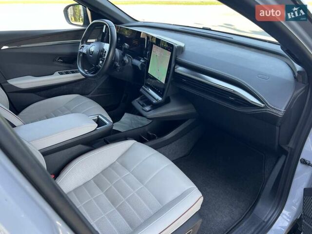 Серый Рено Megane E-Tech, объемом двигателя 0 л и пробегом 51 тыс. км за 23500 $, фото 32 на Automoto.ua