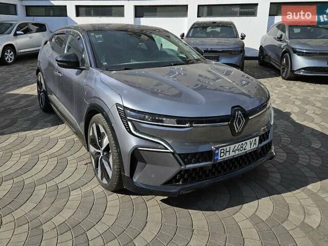 Серый Рено Megane E-Tech, объемом двигателя 0 л и пробегом 16 тыс. км за 25900 $, фото 1 на Automoto.ua