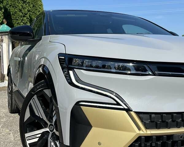 Серый Рено Megane E-Tech, объемом двигателя 0 л и пробегом 51 тыс. км за 23500 $, фото 13 на Automoto.ua