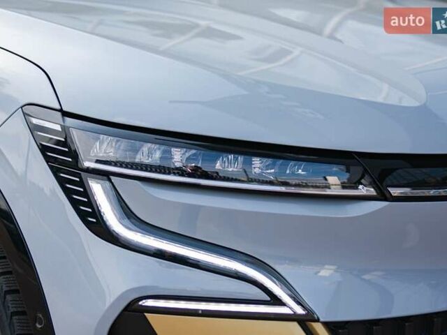 Серый Рено Megane E-Tech, объемом двигателя 0 л и пробегом 54 тыс. км за 22800 $, фото 4 на Automoto.ua